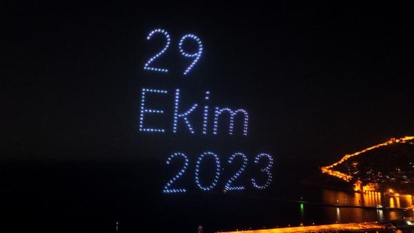Cumhuriyet'in 100'üncü yılında 500 dronla gökyüzünde gösteri