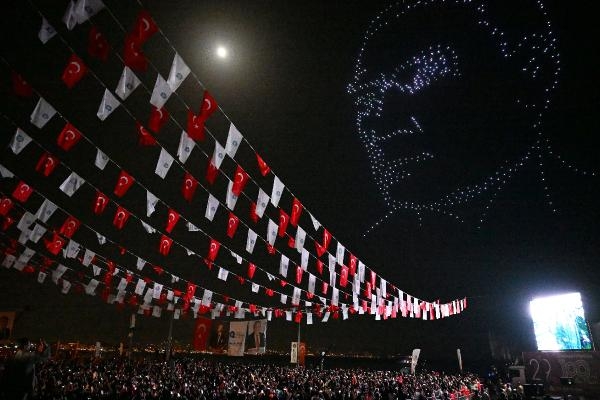 Cumhuriyet'in 100'üncü yılında 500 dronla gökyüzünde gösteri