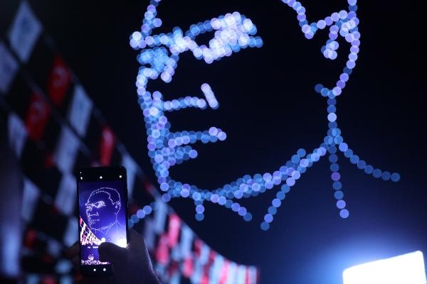 Cumhuriyet'in 100'üncü yılında 500 dronla gökyüzünde gösteri