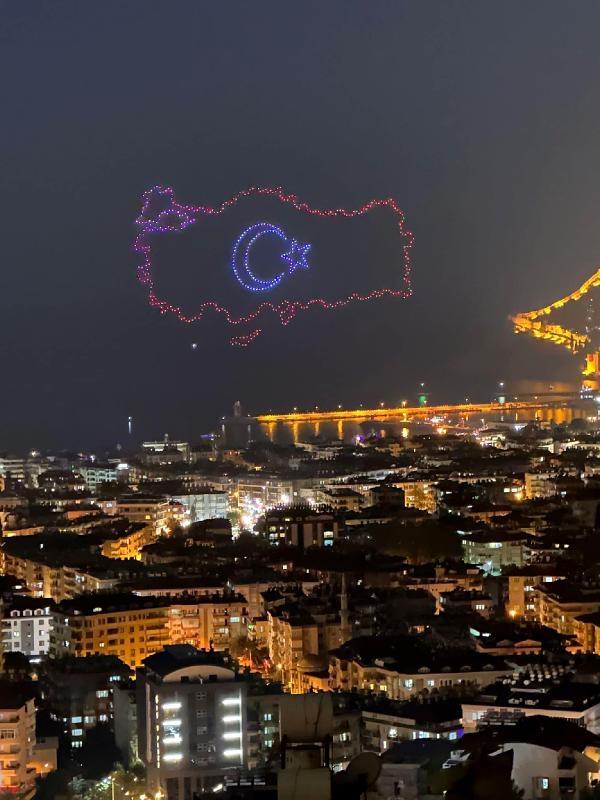 Cumhuriyet'in 100'üncü yılında 500 dronla gökyüzünde gösteri
