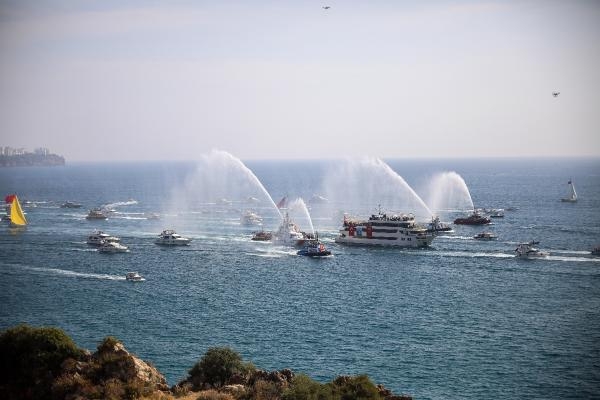 Denizde 'Cumhuriyet' kutlaması