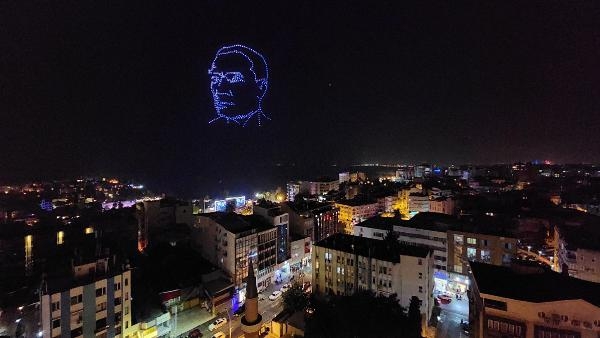 Drone şov gökyüzüne renk kattı
