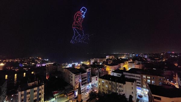 Drone şov gökyüzüne renk kattı