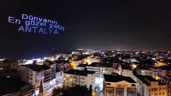 Drone şov gökyüzüne renk kattı