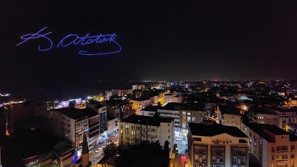 Drone şov gökyüzüne renk kattı