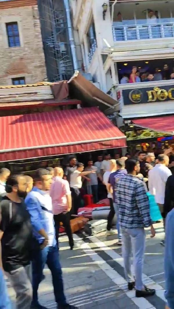 Fatih'te eşya koyma kavgası: 3 yaralı 