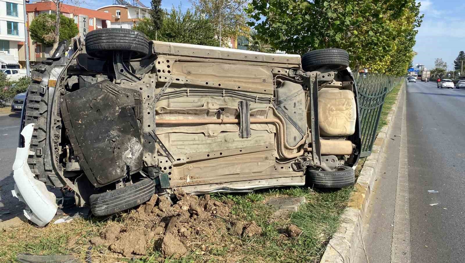Feci kazada ölümden dönen gence, kadın akrabasından sevinç öpücüğü