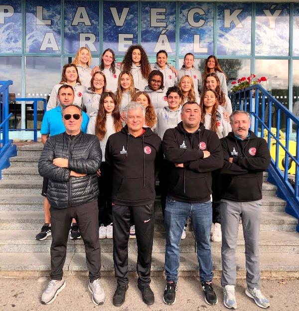 İzmir Büyükşehir Belediyesi sutopunda Final 6'da