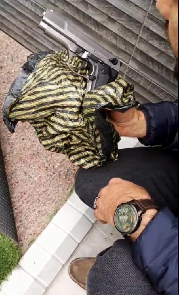 Kavga soruşturmasında, bahçeye kavanozla gömülmüş 1 kilo uyuşturucu ele geçirildi