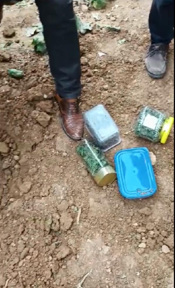 Kavga soruşturmasında, bahçeye kavanozla gömülmüş 1 kilo uyuşturucu ele geçirildi