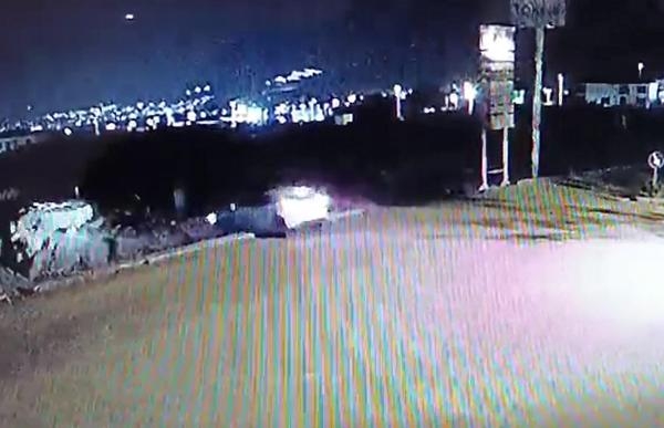 Kazadan hafif sıyrıklarla kurdular, polise zor anlar yaşattılar