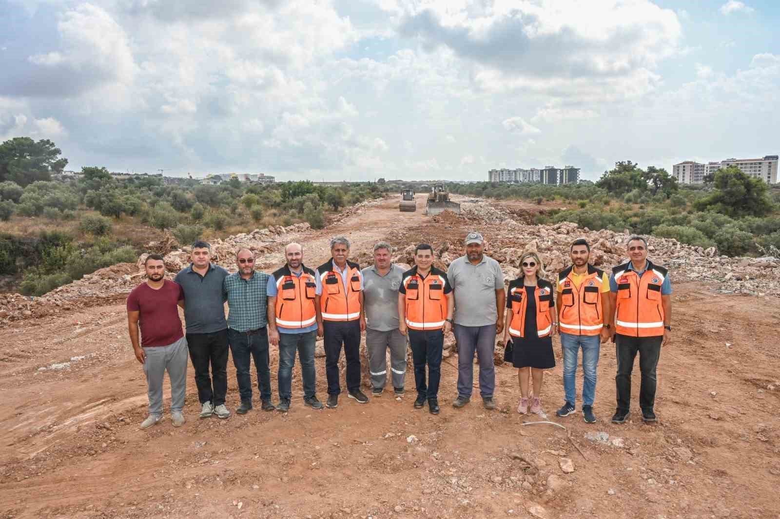 Kepez Masa Dağı'nın 60 metrelik ana arter yolunu açıyor
