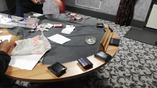 Kumarhaneye çevrilen apartmana 'Maça' operasyonunda 10 gözaltı