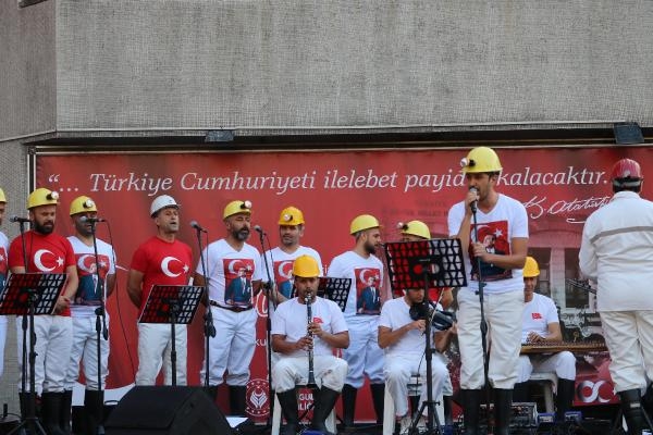 Madenciler, Cumhuriyet için sahnede