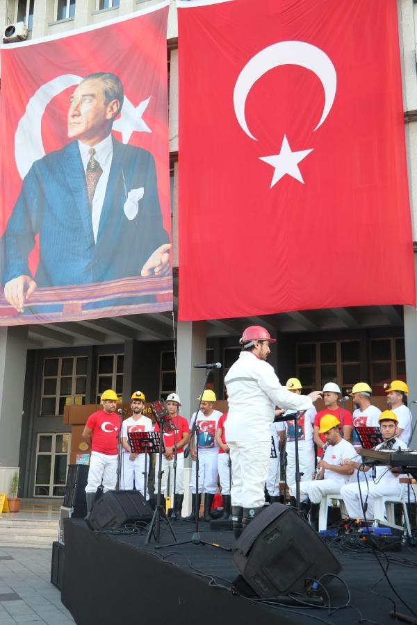 Madenciler, Cumhuriyet için sahnede