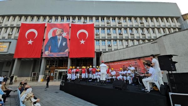 Madenciler, Cumhuriyet için sahnede