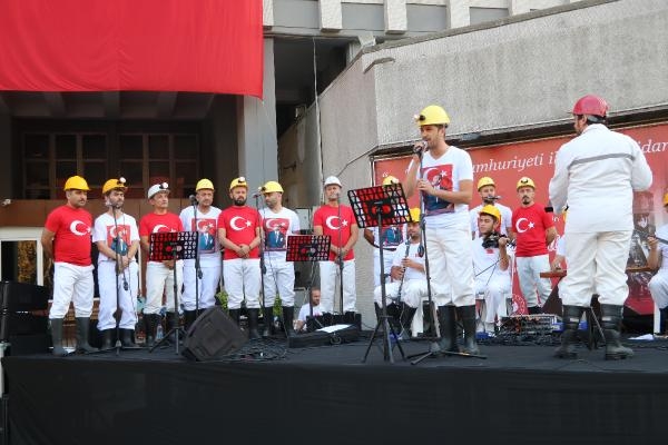 Madenciler, Cumhuriyet için sahnede