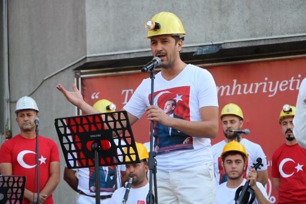 Madenciler, Cumhuriyet için sahnede