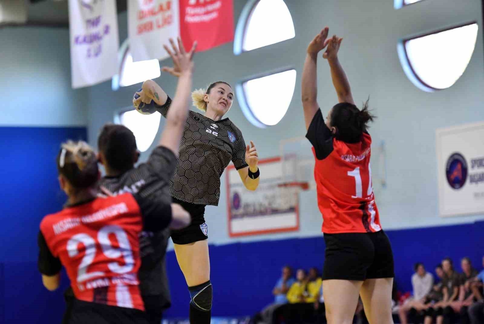 Mavi Kelebekler, Aksaray'a fark attı
