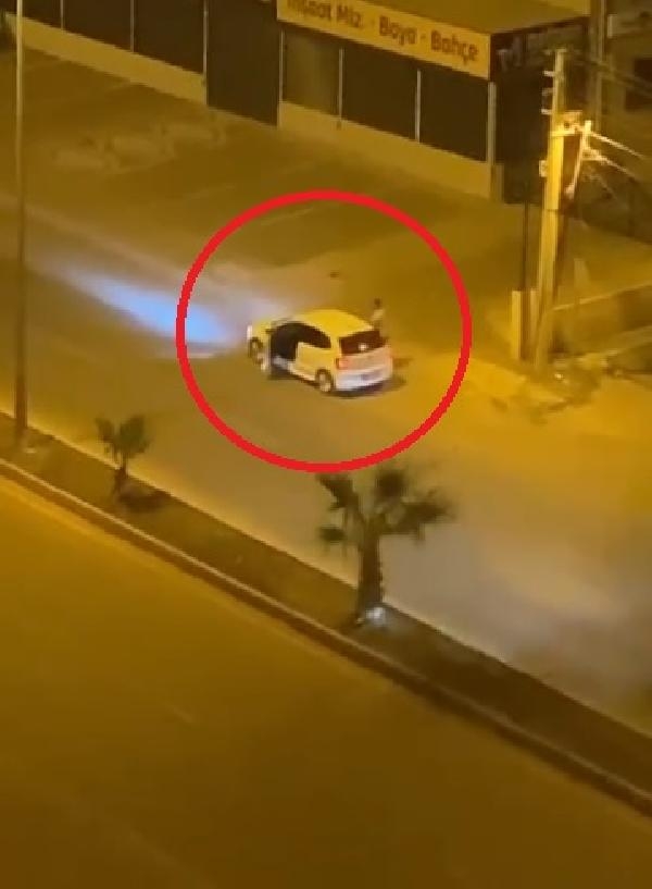 Mersin'de, otomobile zorla bindirilen kadın aranıyor