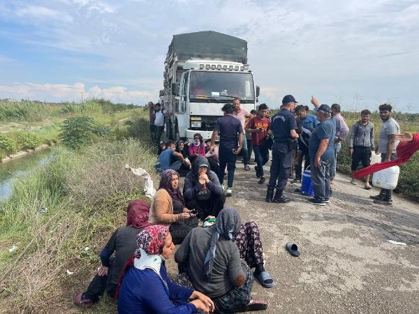 Tarım işçilerinin taşındığı minibüs kanala devrildi: 3'ü ağır 10 yaralı