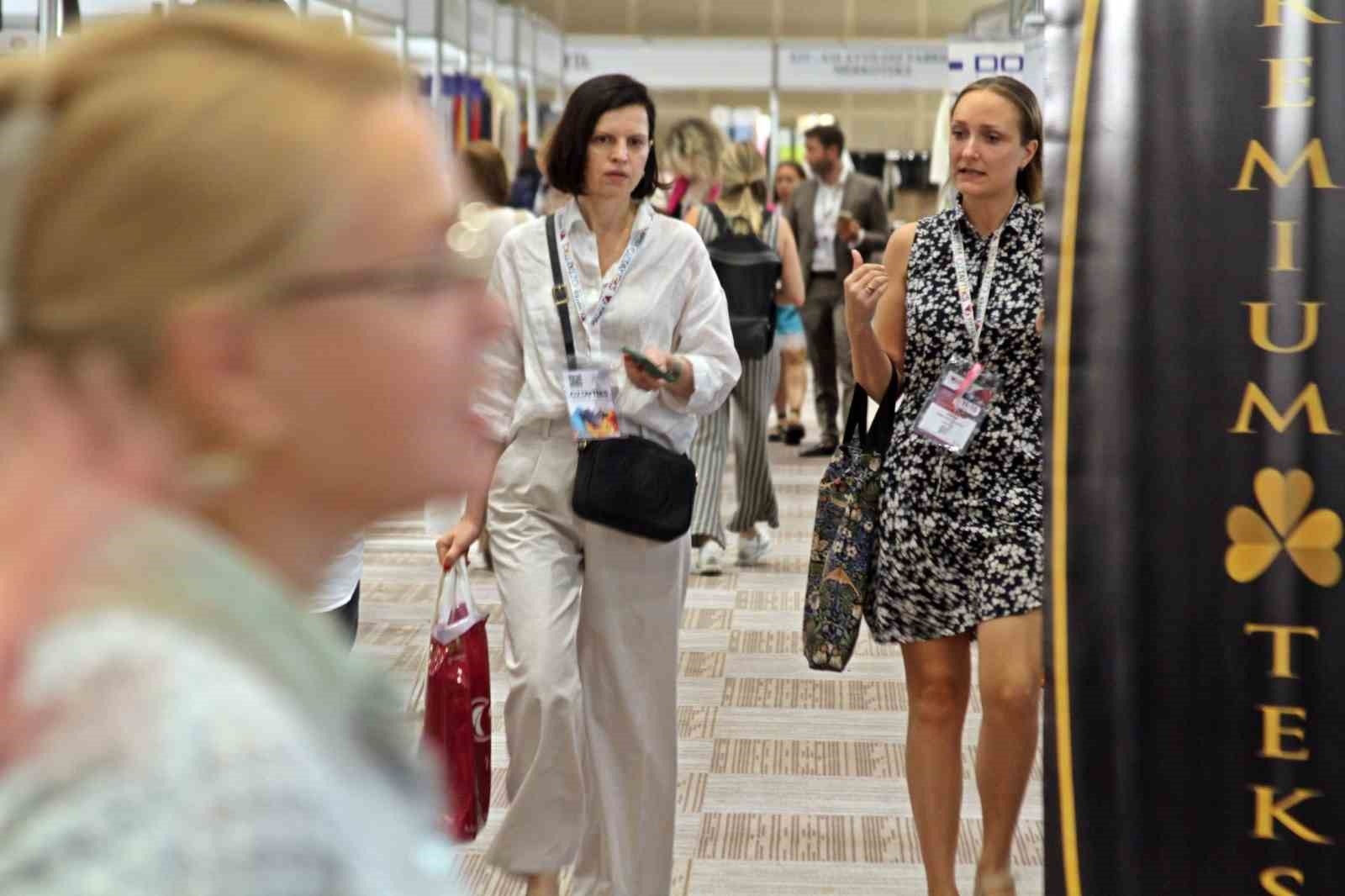 Tekstil zirvesi Antalya'da başladı