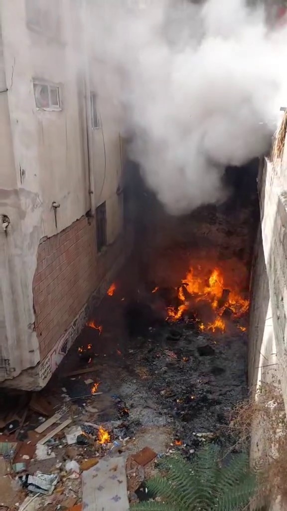 Tutuşan atık maddeler oteli yaktı!