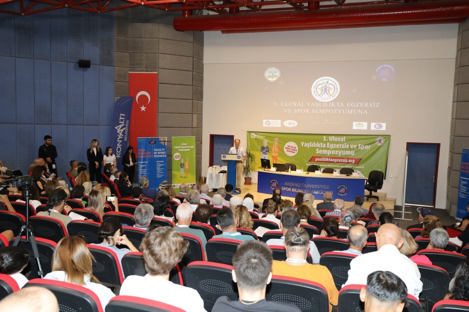 üç gün sürecek sempozyum başladı