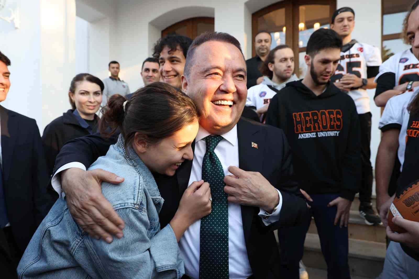 Üniversite öğrencilerine burs. İşte başvuru şartları ve tarihleri!