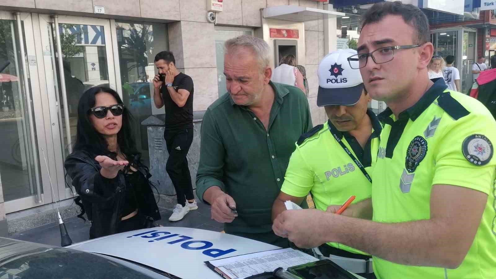 Yazılan cezayı iptal ettirmek için elinden geleni yaptı, polisi 'artistlik yapmakla' suçladı