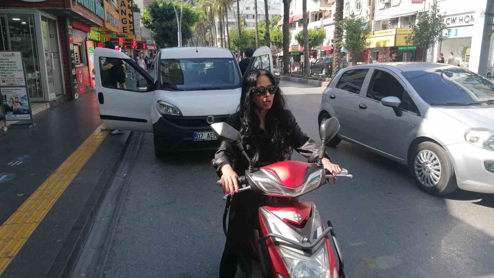 Yazılan cezayı iptal ettirmek için elinden geleni yaptı, polisi 'artistlik yapmakla' suçladı