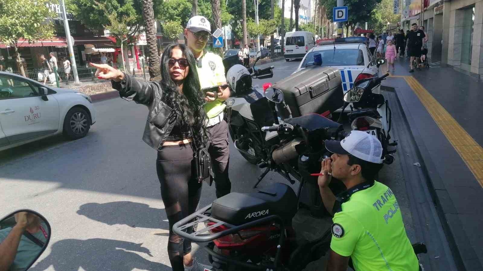 Yazılan cezayı iptal ettirmek için elinden geleni yaptı, polisi 'artistlik yapmakla' suçladı