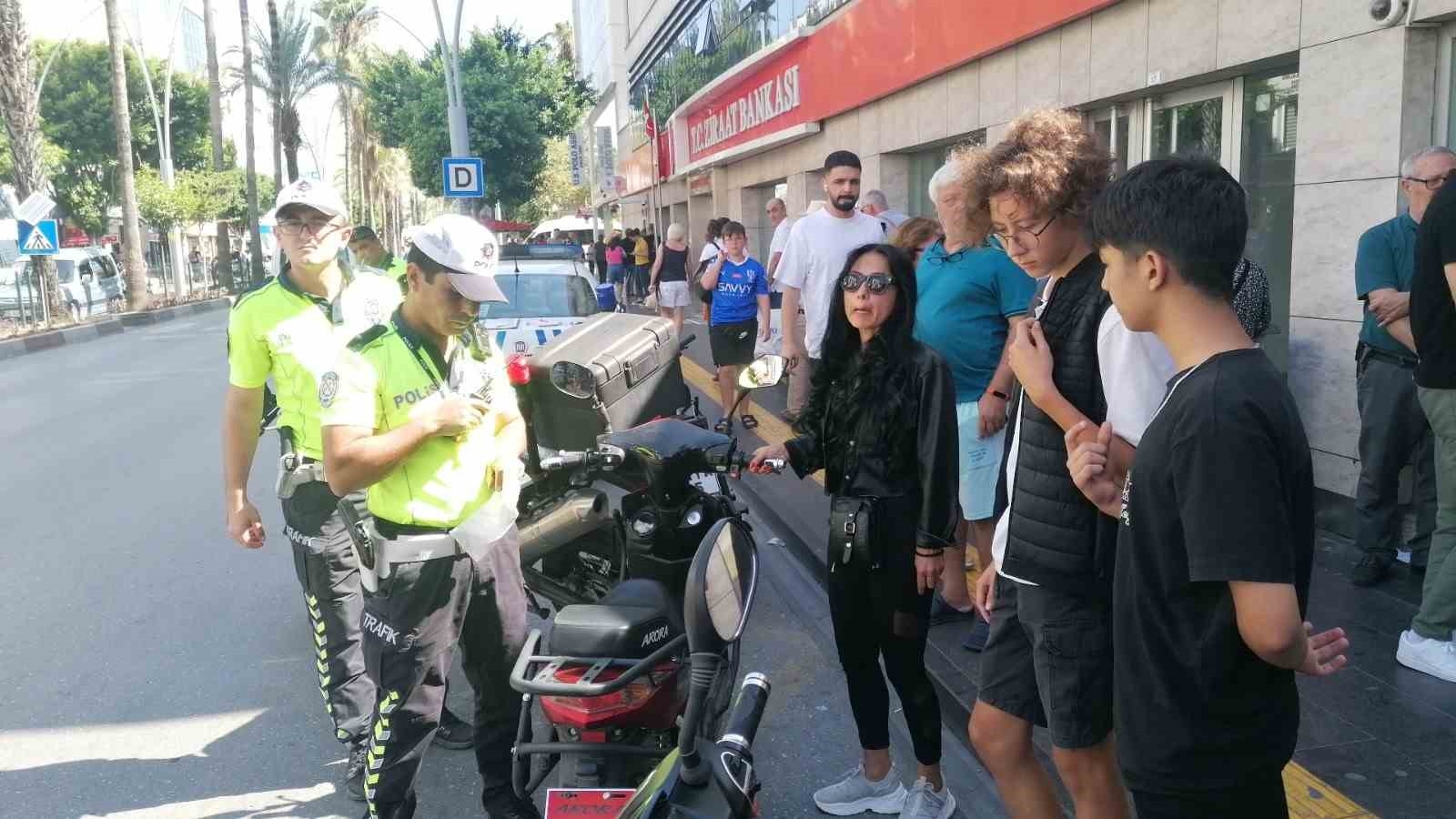 Yazılan cezayı iptal ettirmek için elinden geleni yaptı, polisi 'artistlik yapmakla' suçladı