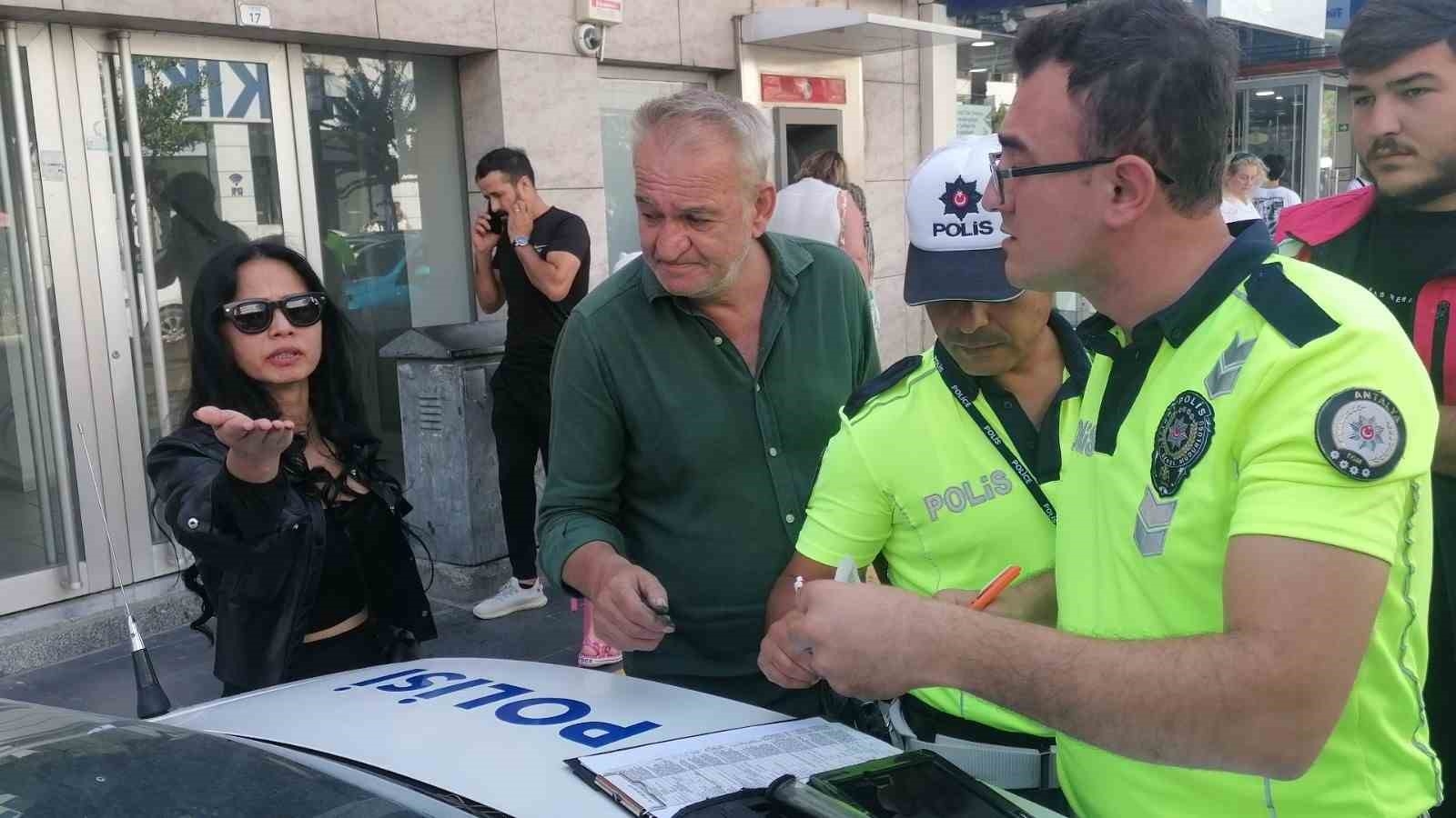 Yazılan cezayı iptal ettirmek için elinden geleni yaptı, polisi 'artistlik yapmakla' suçladı