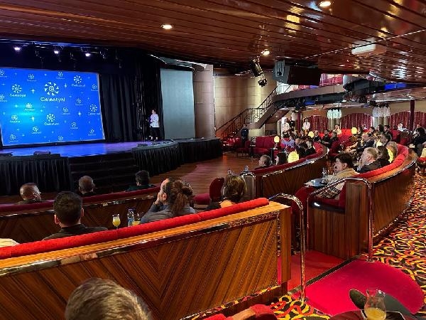 Yeni kruvaziyer gemisi Journey'in 3'üncü durağı İstanbul oldu