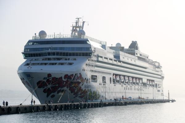 1753 turistin bulunduğu kruvaziyer, Alanya'ya demirledi