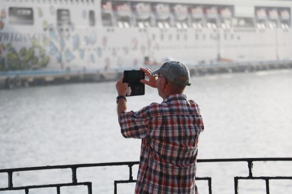 1753 turistin bulunduğu kruvaziyer, Alanya'ya demirledi