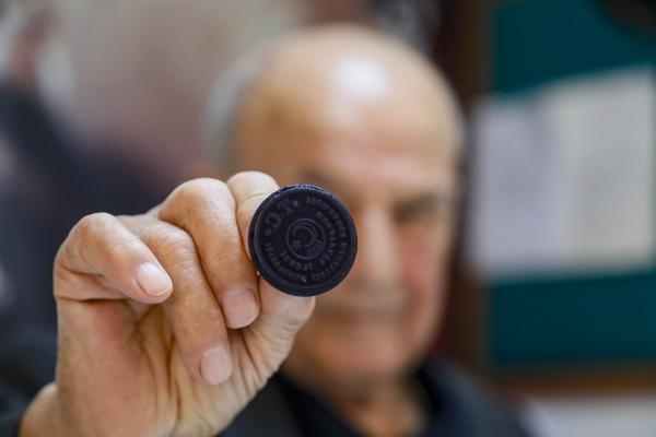 85 yaşındaki 46 yıllık muhtar, mahalleyi bisikletle dolaşıyor
