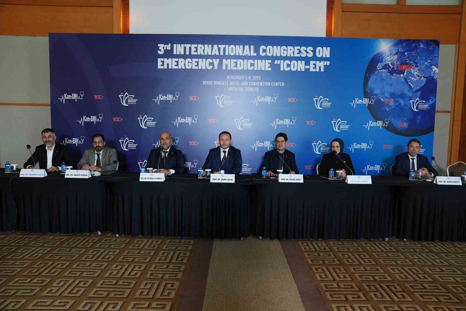 Türkiye acil servislere akın ediyor