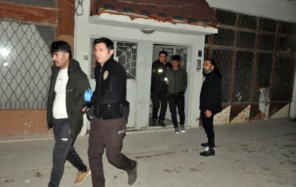Afgan uyruklu 11 kişi, kumar oynarken yakalandı