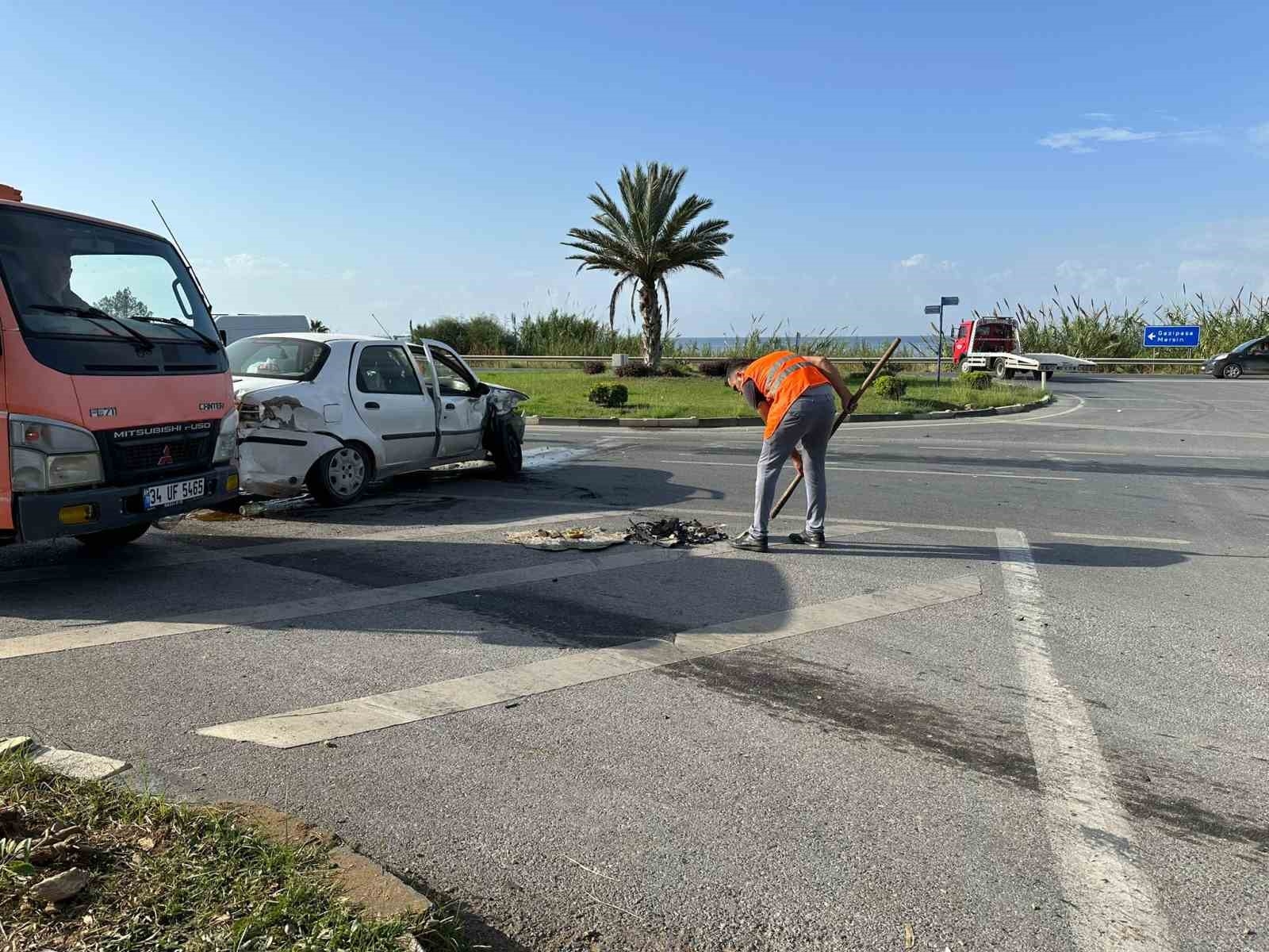 Alanya'da trafik kazası: 4 yaralı