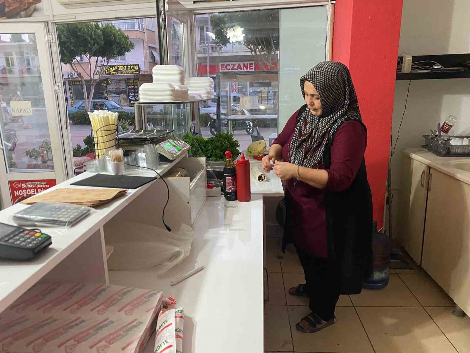 Anneni çağır diyerek dükkanı soydular