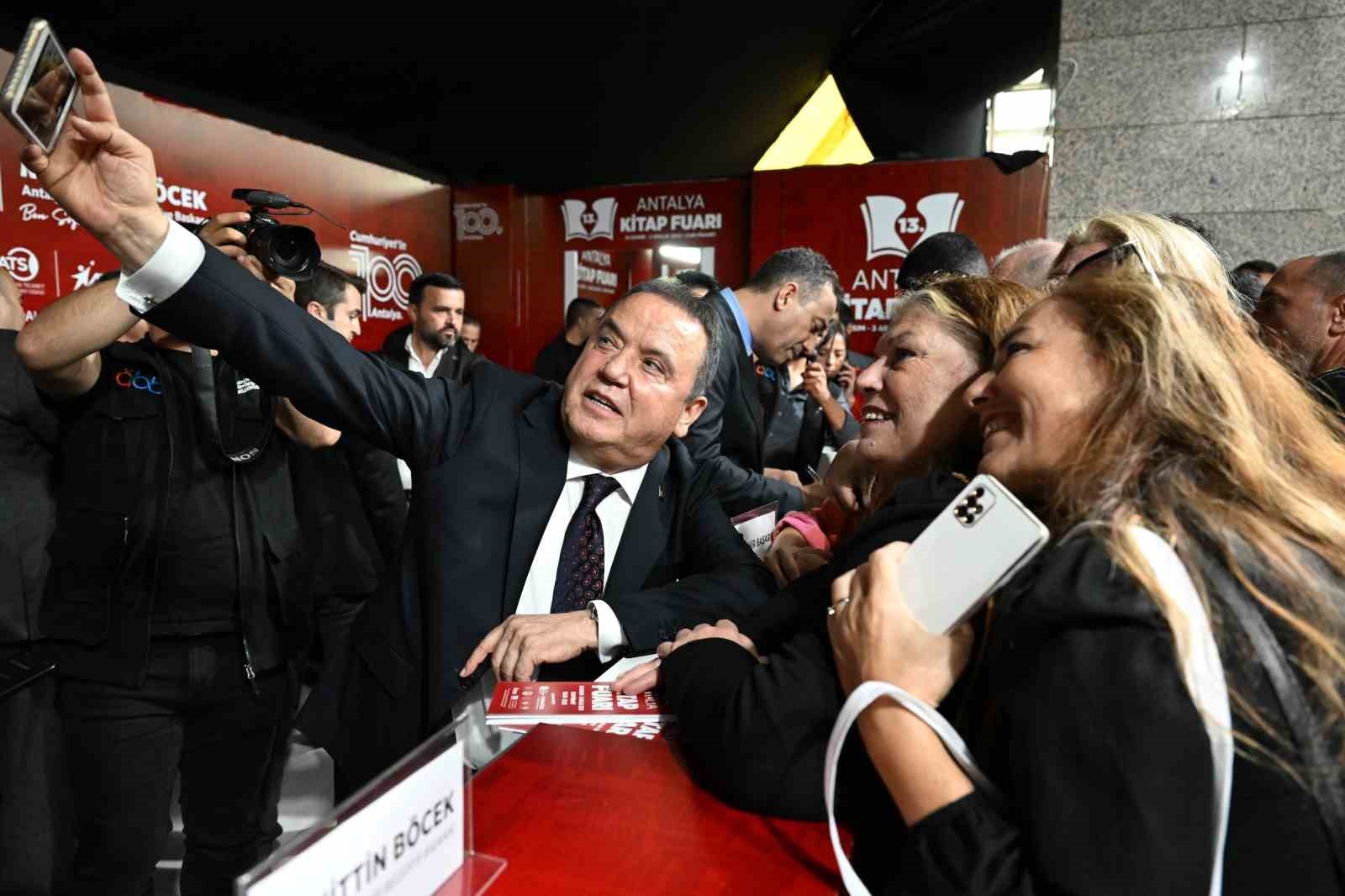 Antalya Kitap Fuarında ilk gün heyecanı