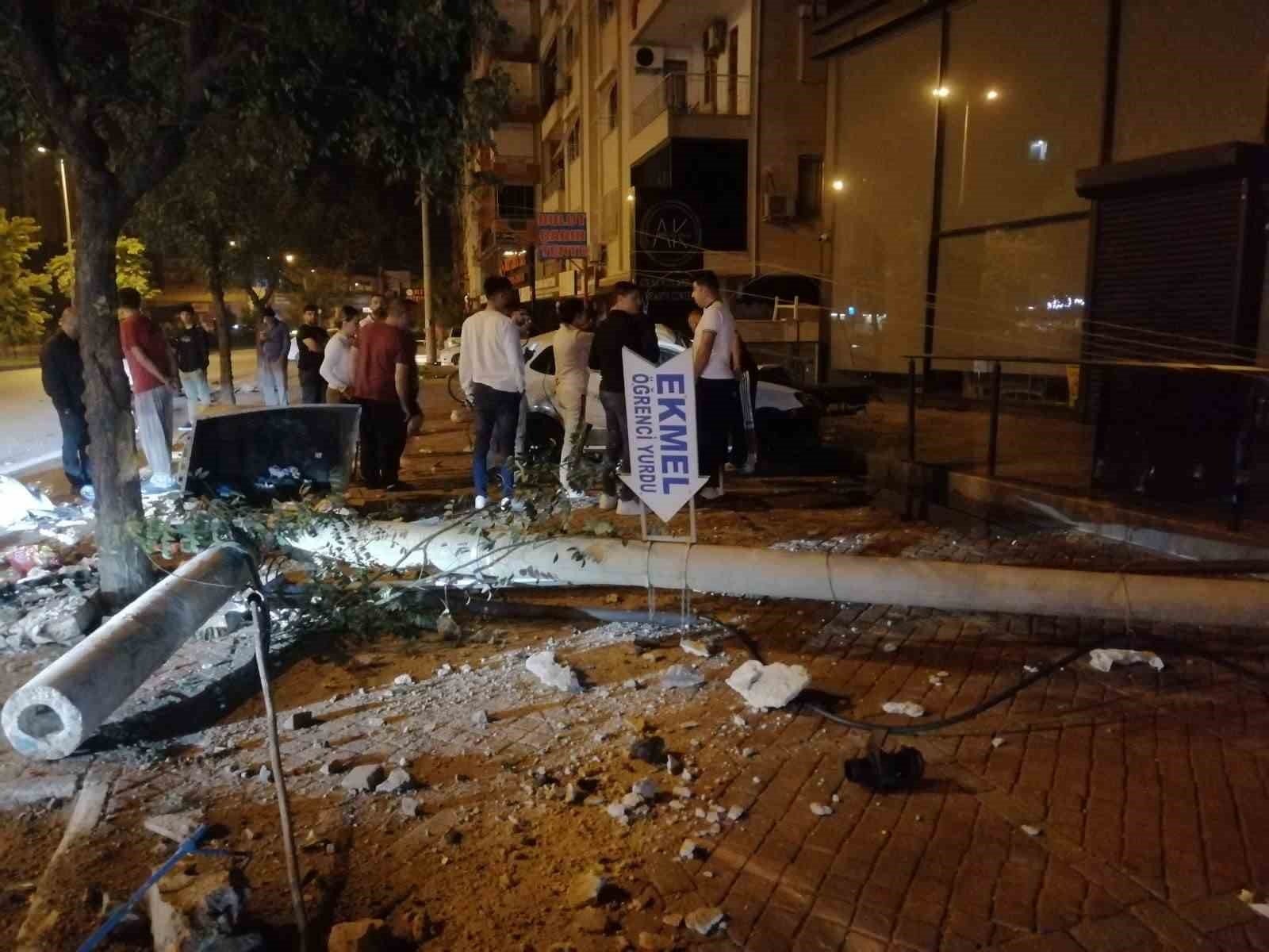 Antalya'da iki genci ölüme götüren feci kaza kamerada