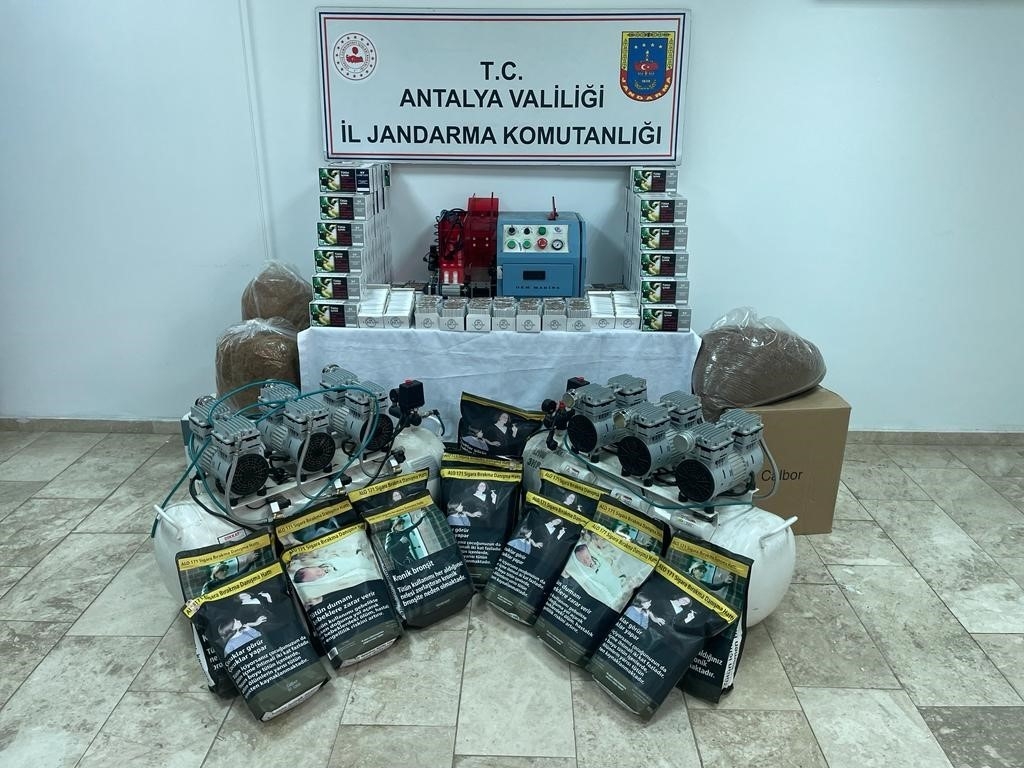 Antalya'da kaçak sigara imalatına jandarma baskını