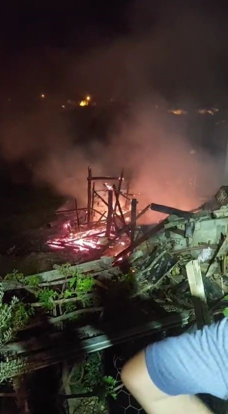 Antalya'da korkutan depo ve ev yangını