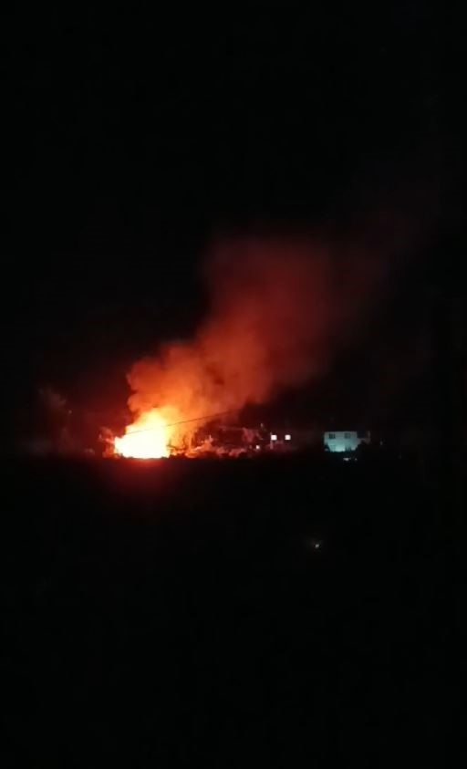 Antalya'da korkutan depo ve ev yangını