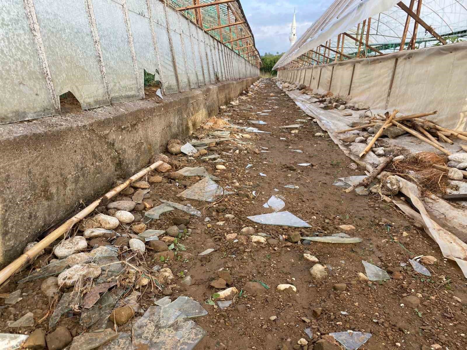 Antalya'da seraları dolu vurdu