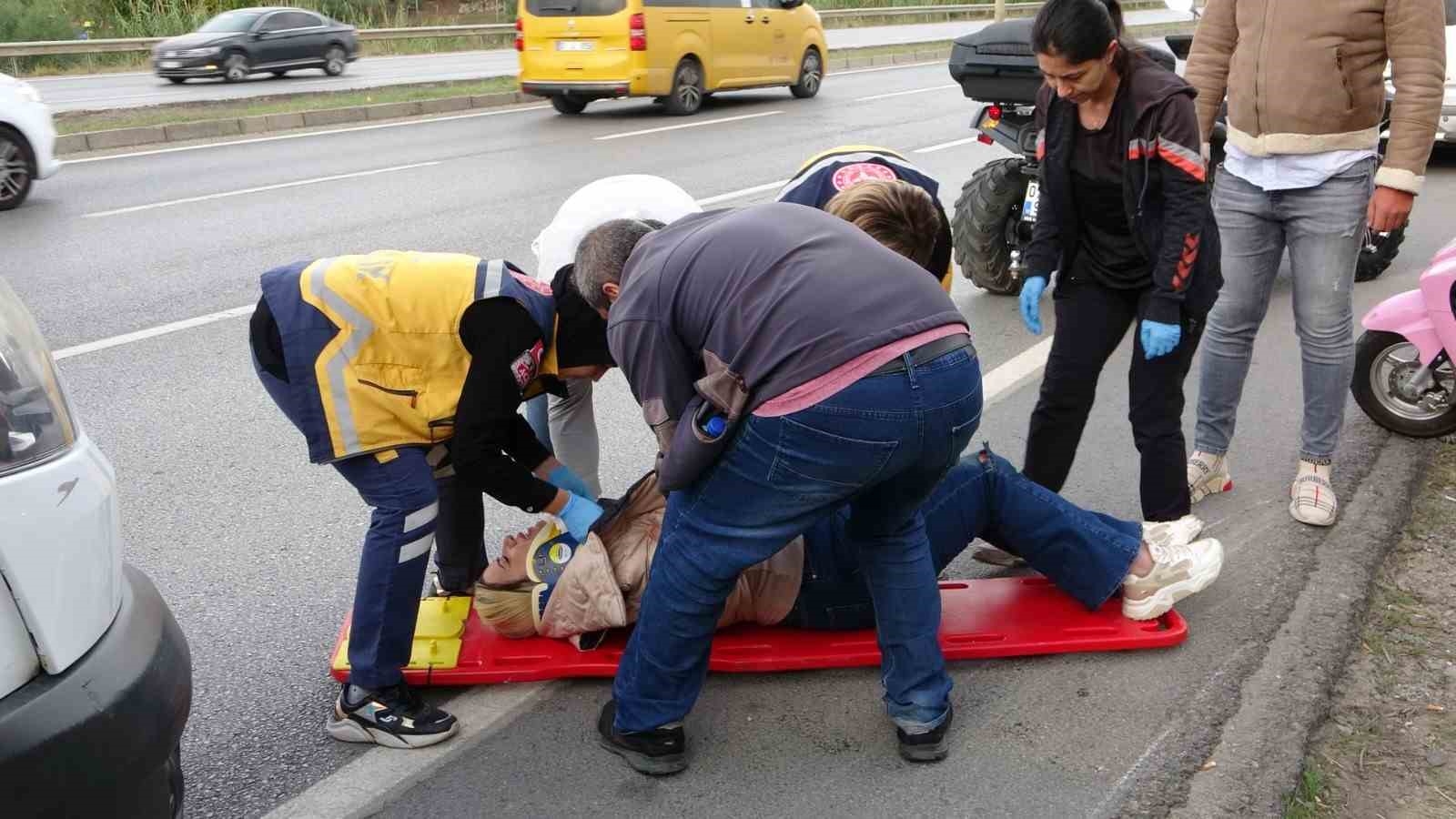Aracın aynasına çarpan motosiklet 20 metre sürüklendi !