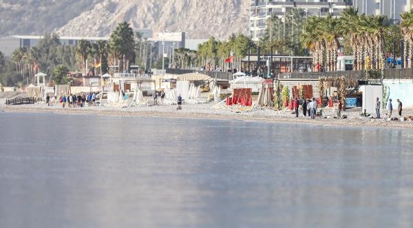 Atatürk, Antalya'da denizde ve karada anıldı